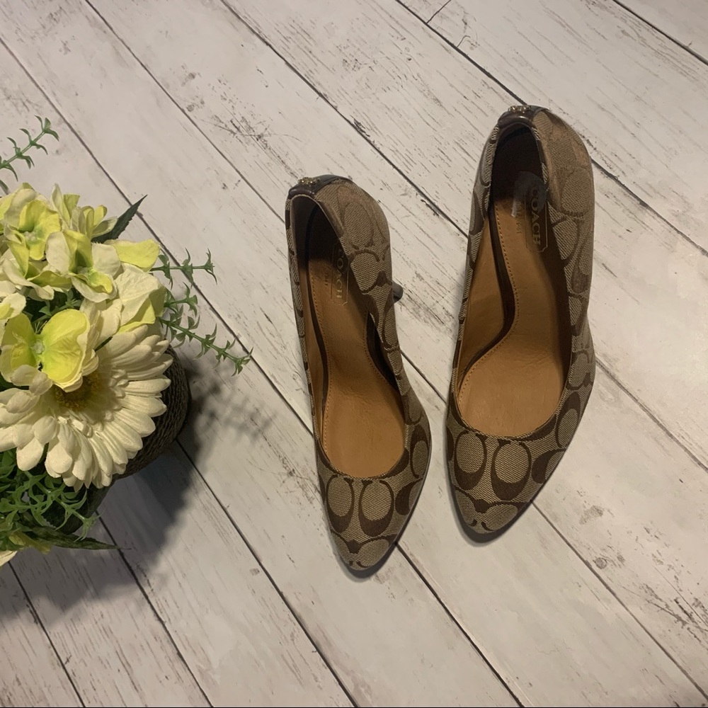 Shoes - Picture 7 of 8